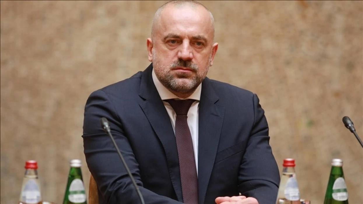 Radoiçiq kërcënon qytetarët serbë që morën pjesë në protestat kundër Vuçiqit