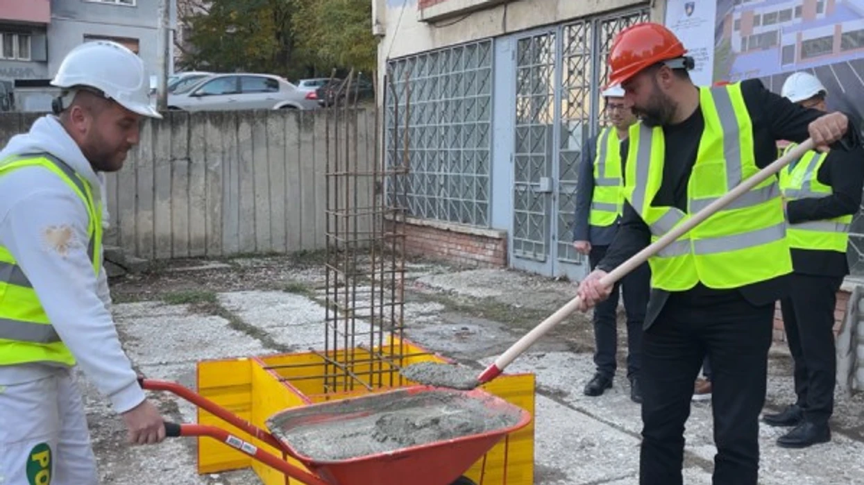 Vendoset gurthemeli i zyrave të ATK-së në veri