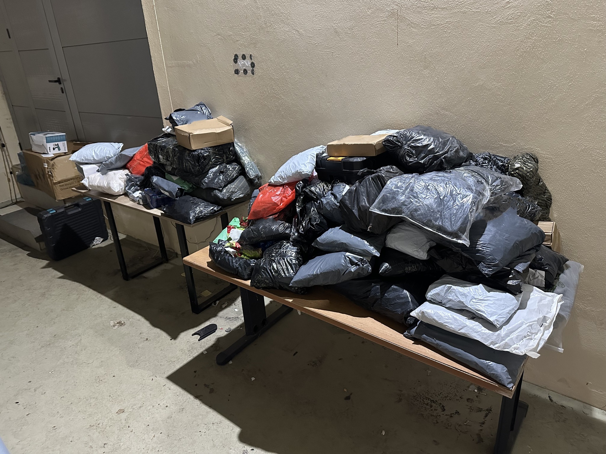 Dogana ndalon dy vetura me mall të padeklaruar në Vërmicë, vlera 8 mijë euro