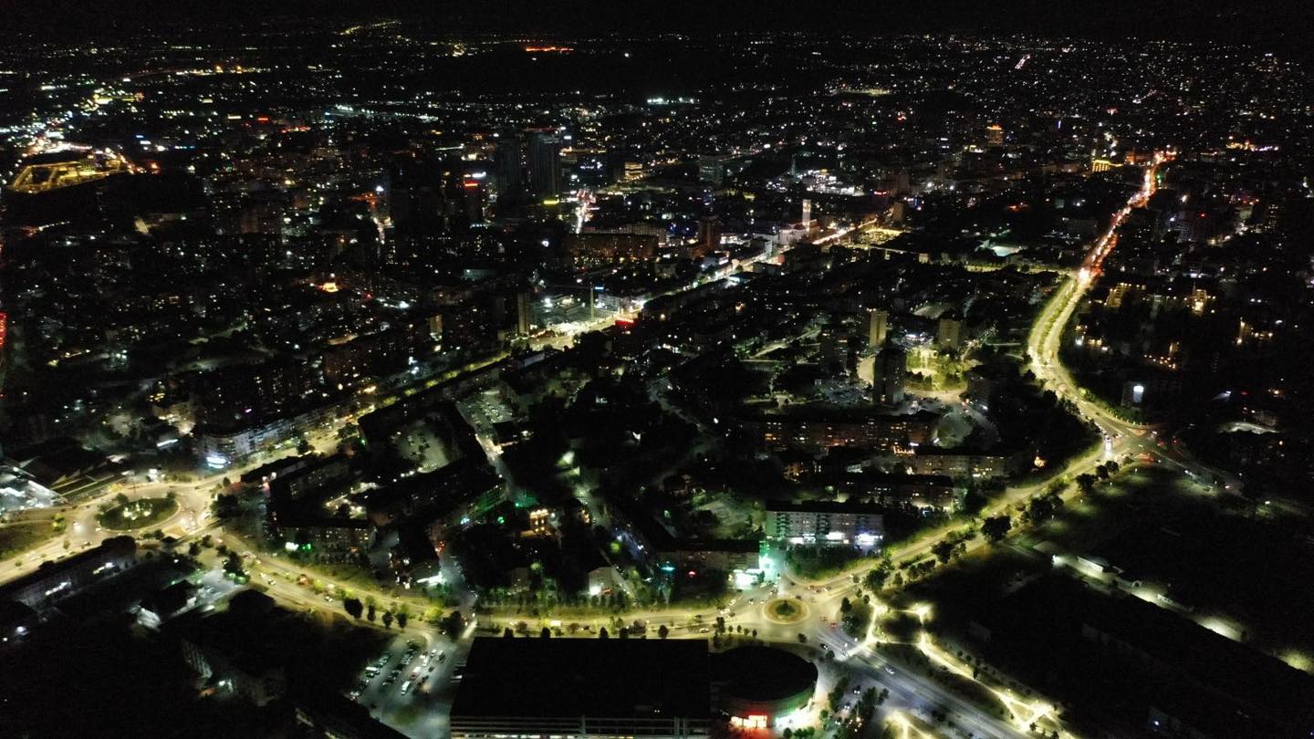 Ja kur pritet të përfundojë projekti i ndriçimit ‘smart’në Prishtinë