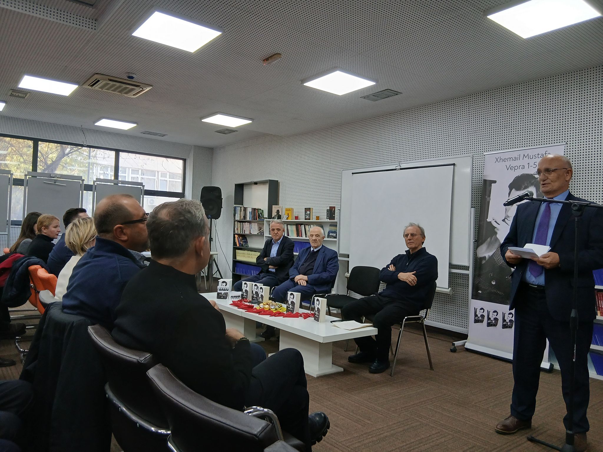 Promovohen pesë botime të Xhemail Mustafës në Prishtinë