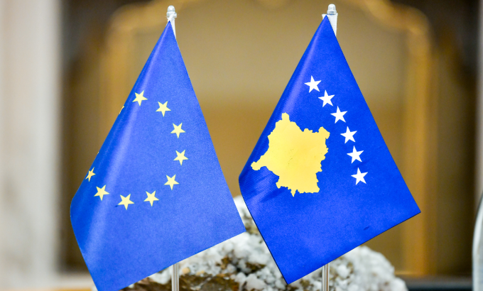 Hezitimi i BE-së për heqjen e masave ndaj Kosovës në prag të zgjedhjeve