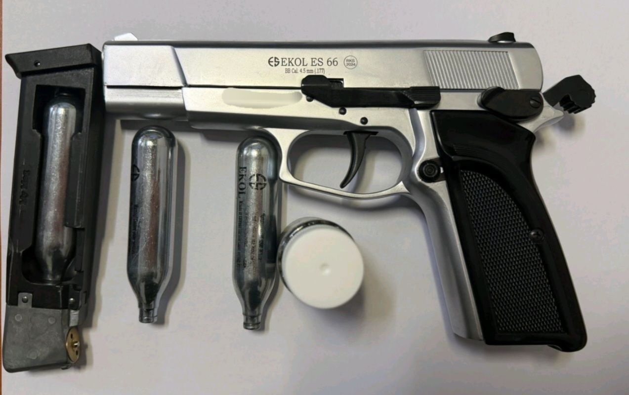 Policia sekuestron armë e municion, një person 33-vjeçar në pranga