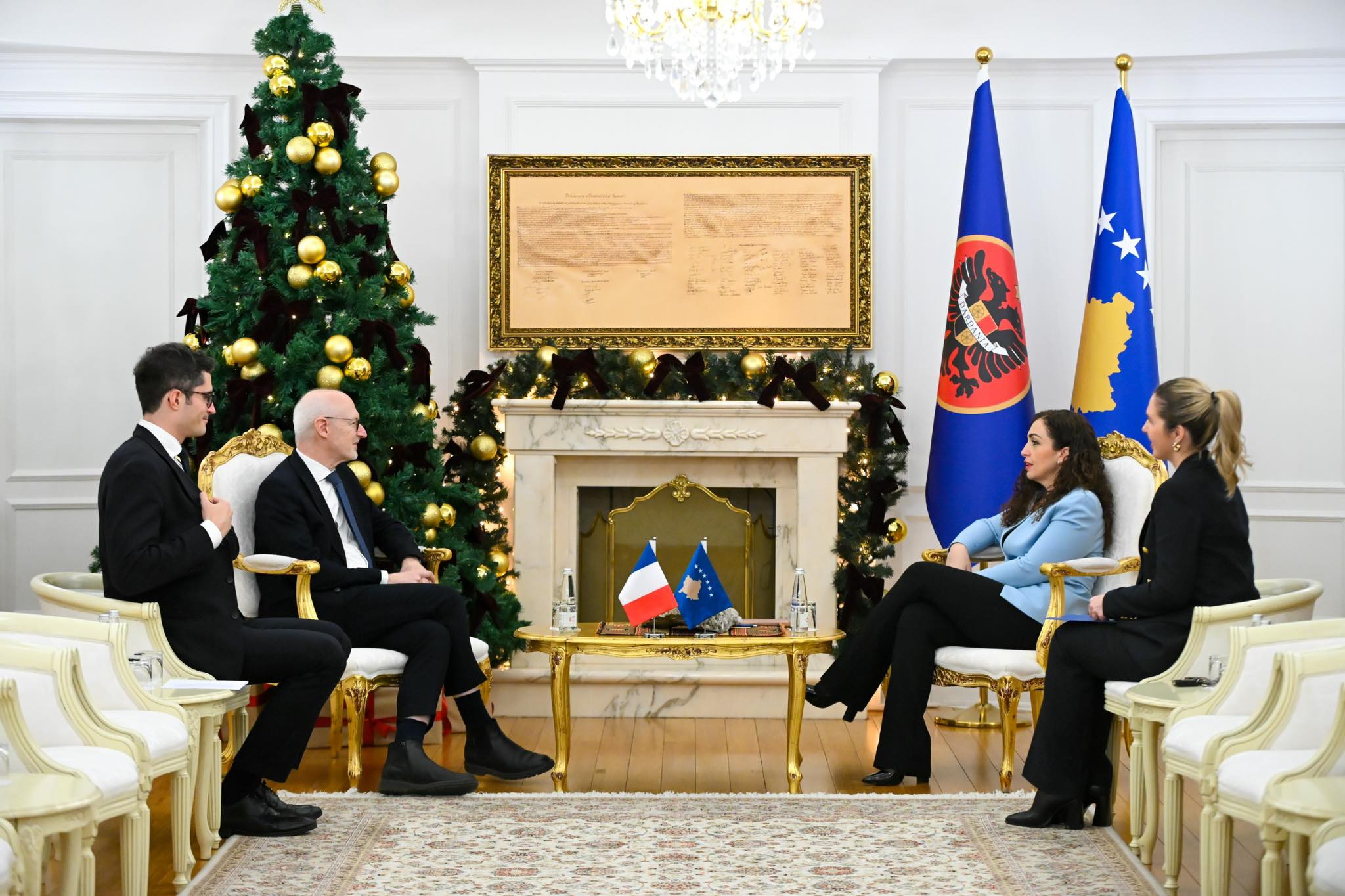 Presidentja Osmani në takim me ambasadorin francez , diskutojn për zgjedhjet dhe heqjen e masave të BE-së