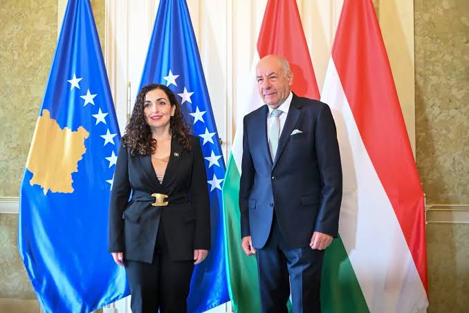 Presidentja Osmani zhvillon takim me homologun hungarez