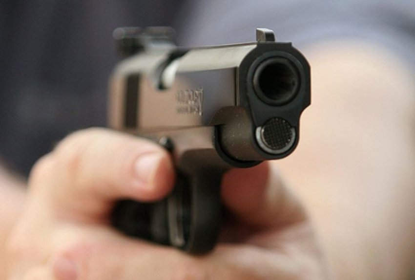 Qëlluan në drejtim të tij, plagoset në këmbë një person në Gjakovë