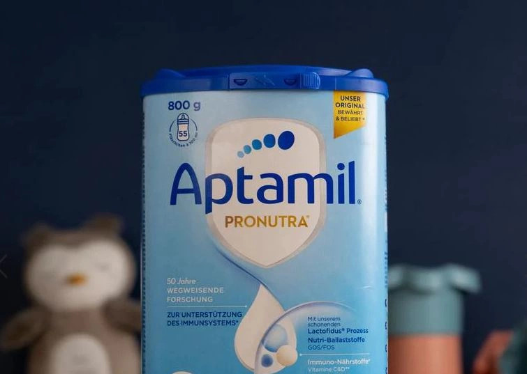 Qumështi “Aptamil” për foshnja i kontaminuar me Bacillus Cereus, një sasi tërhiqet nga tregu
