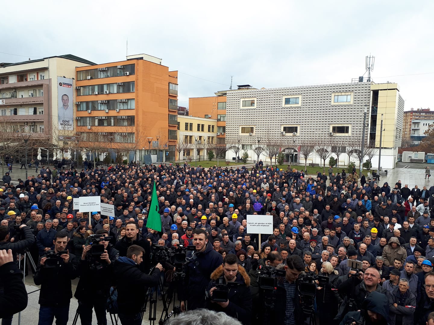 Punëtorët e KEK-ut protestojnë për paga më të larta