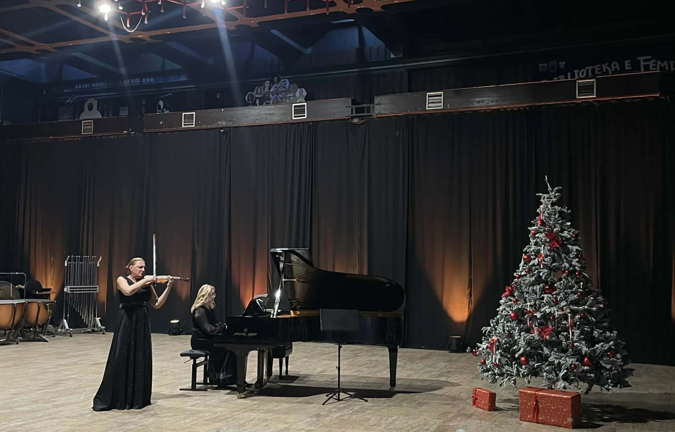 Kur muzika shndërrohet në ndihmë humanitare