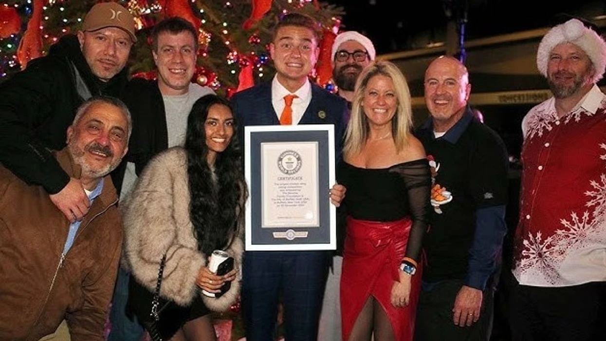 Spektakël në garën e “chicken wing”, thyhet rekordi botëror