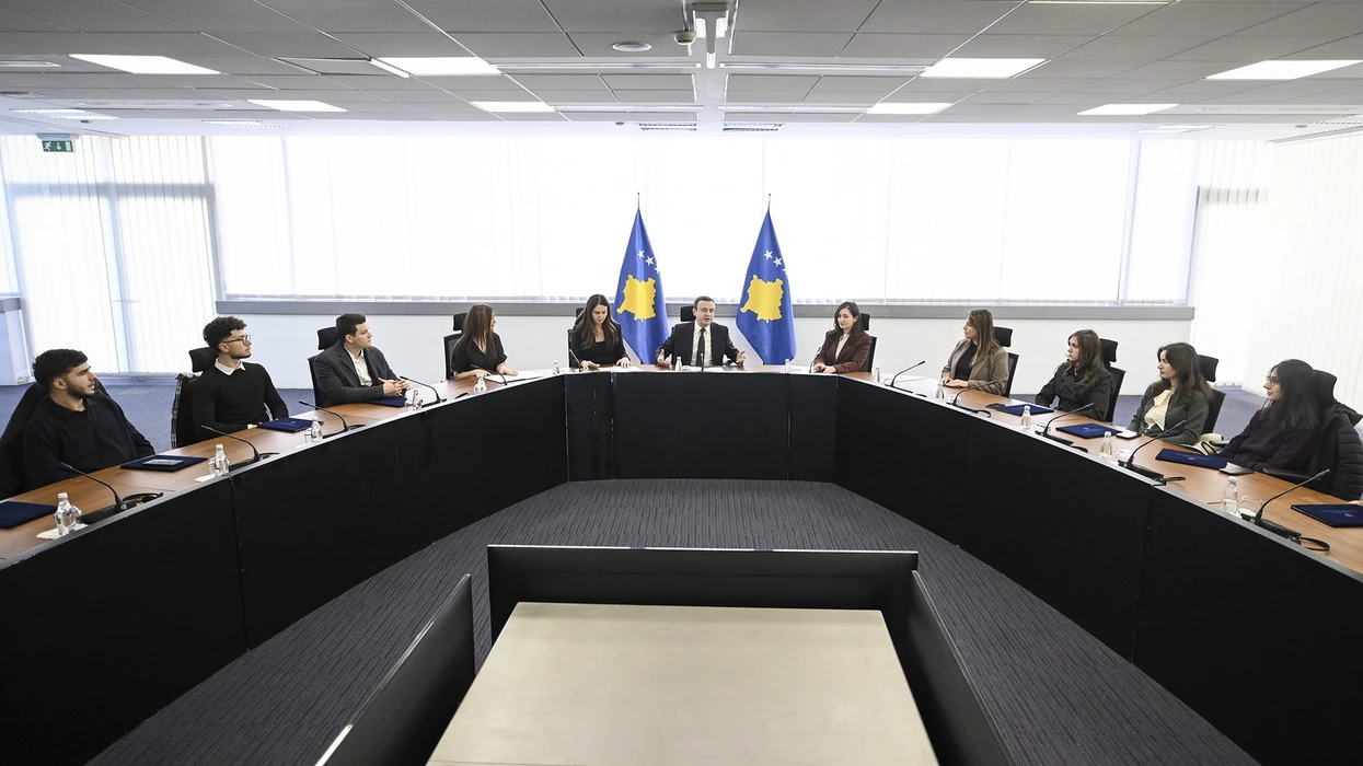 Kurti takon studentët përfitues të bursave