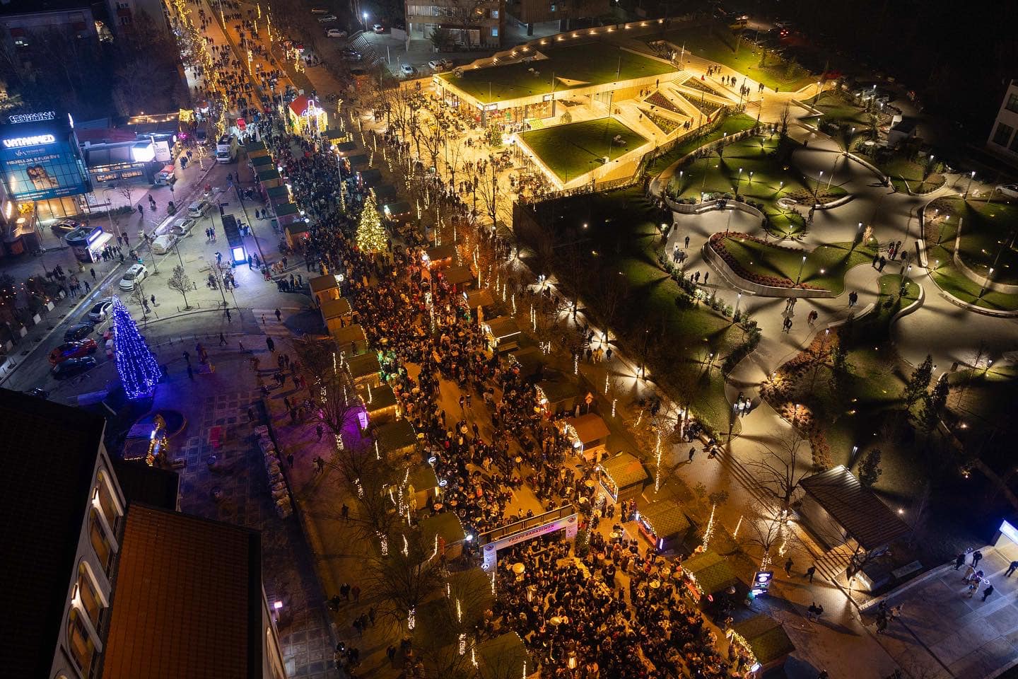 Komuna e Prishtinës ndan mbi 97 mijë euro për dekorimin e shesheve, opozita dhe qytetarët kritikë për çmimin