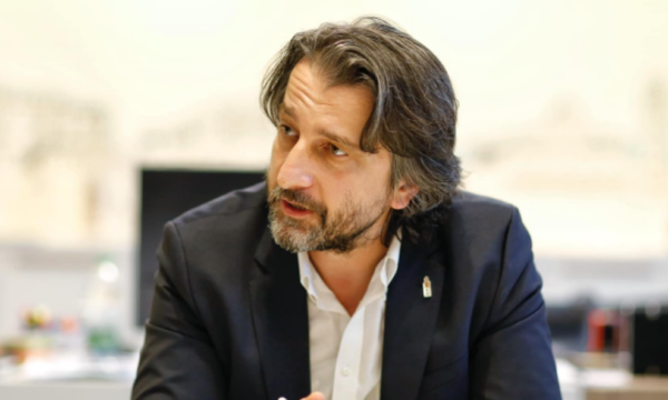 Rama reagon pas arrestimit të zyrtarëve të komunës: Do të ofroj bashkëpunim të plotë