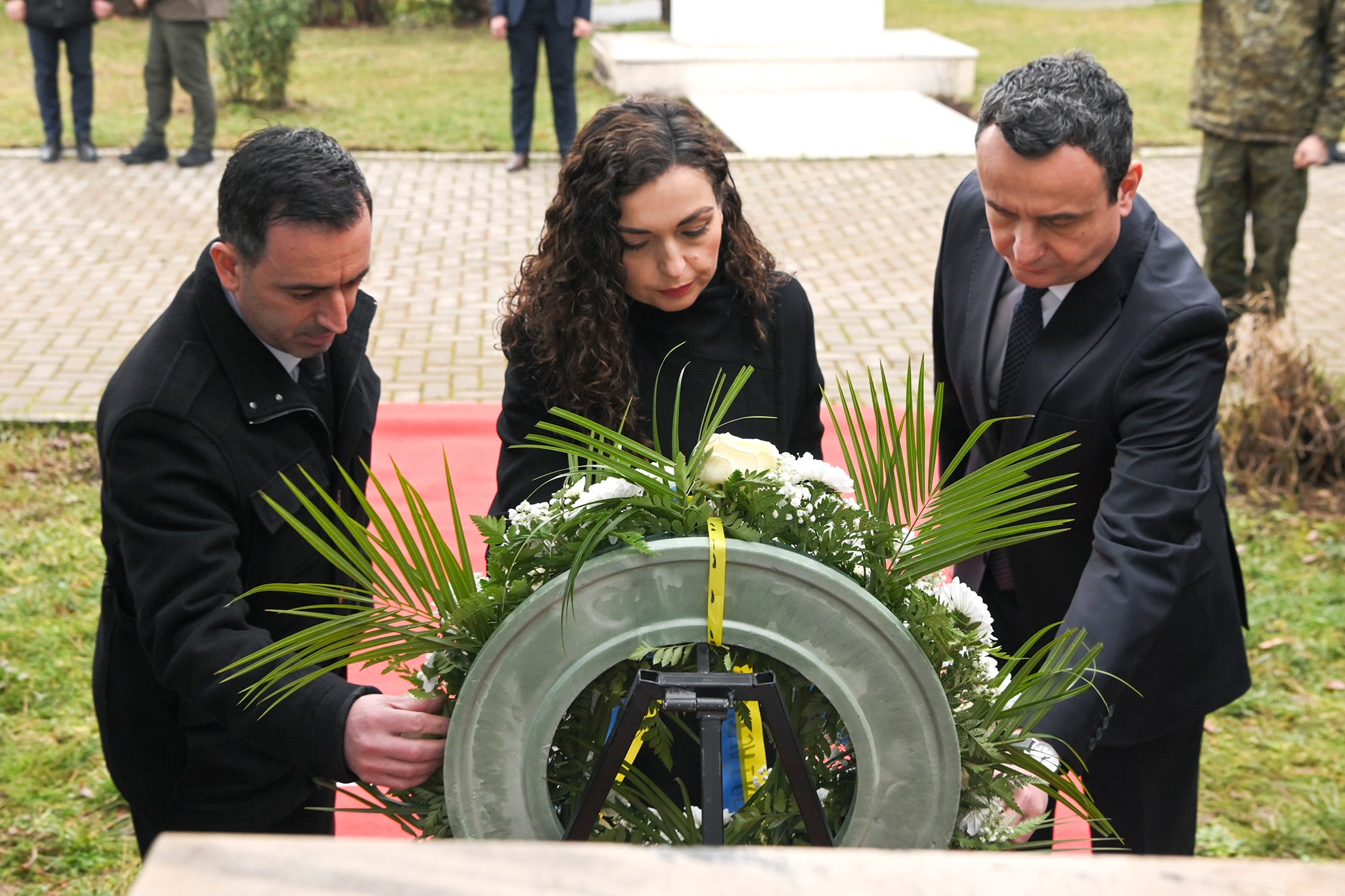 Kurti, Osmani e Basha nderojnë viktimat e Holokaustit në Ditën Ndërkombëtare Përkujtimore