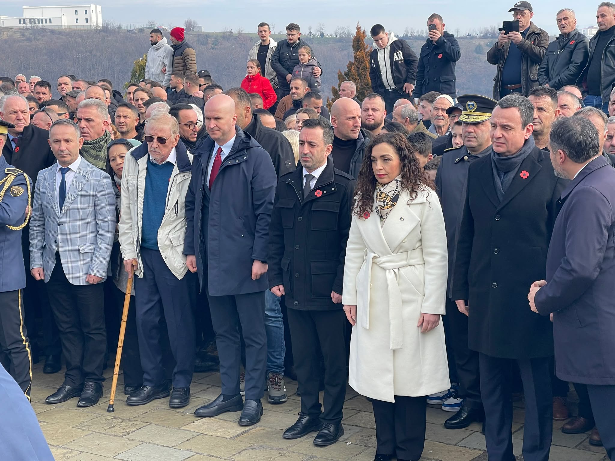 Krerët e shtetit nderojnë viktimat e Reçakut