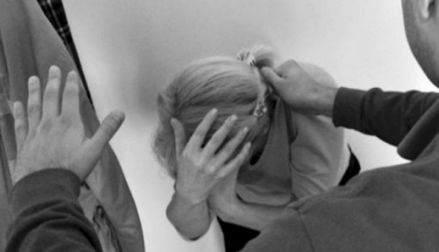 Dhunë në familje: Rrahu nënën, babanë e motrën, arrestohet i dyshuari në Kaçanik