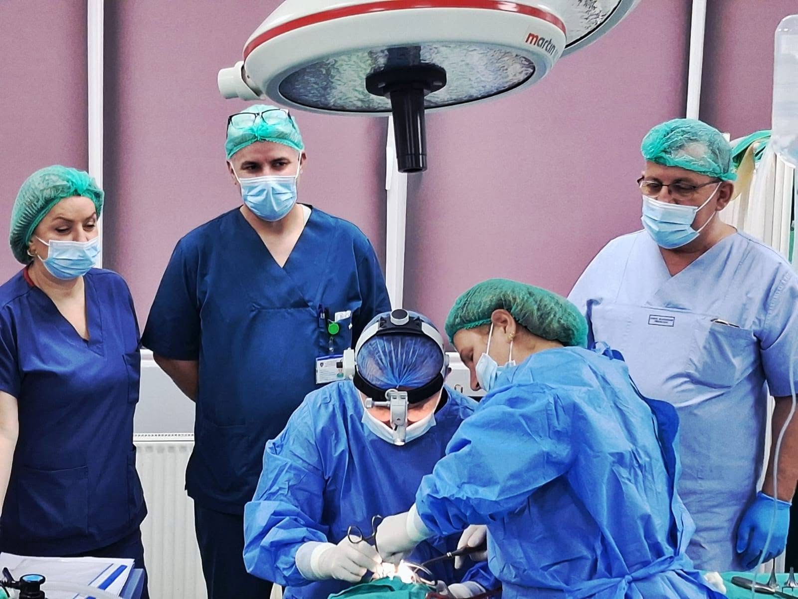 Dy specialistë ORL në Mitrovicë realizuan mbi 400 operacione gjatë vitit 2025