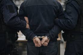 Mbi 100 komisionerë të arrestuar, dyshohen për falsifikim, kërcënim e ryshfet