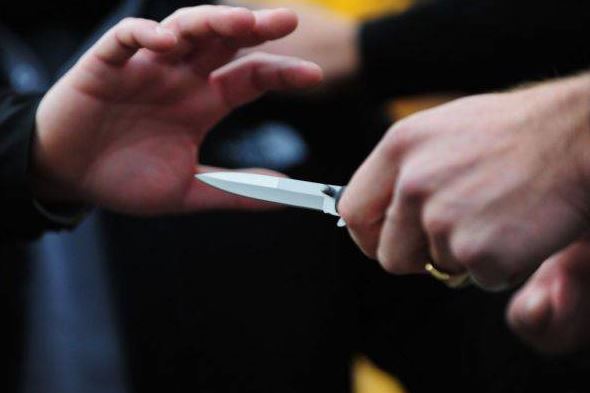 Një person theret me thikë në Sllatinë, gjendet në gjendje të rëndë