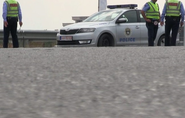 Një person gjendet i vdekur në veturë në Veternik, dyshohet për vetëvrasje