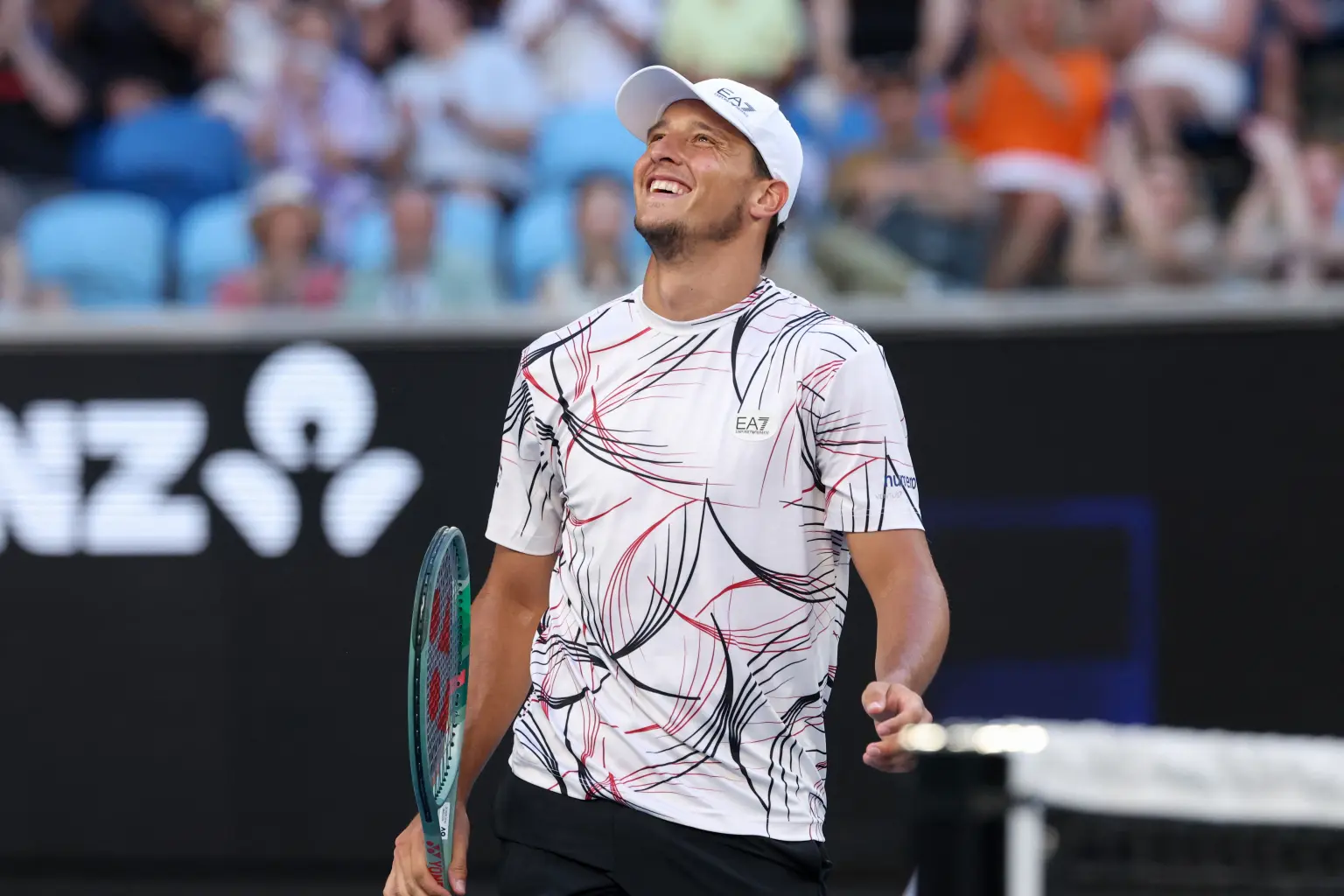 Të qarat e një bebeje ndalin për pak çaste ndeshjen Sinner–Darderi në Australian Open