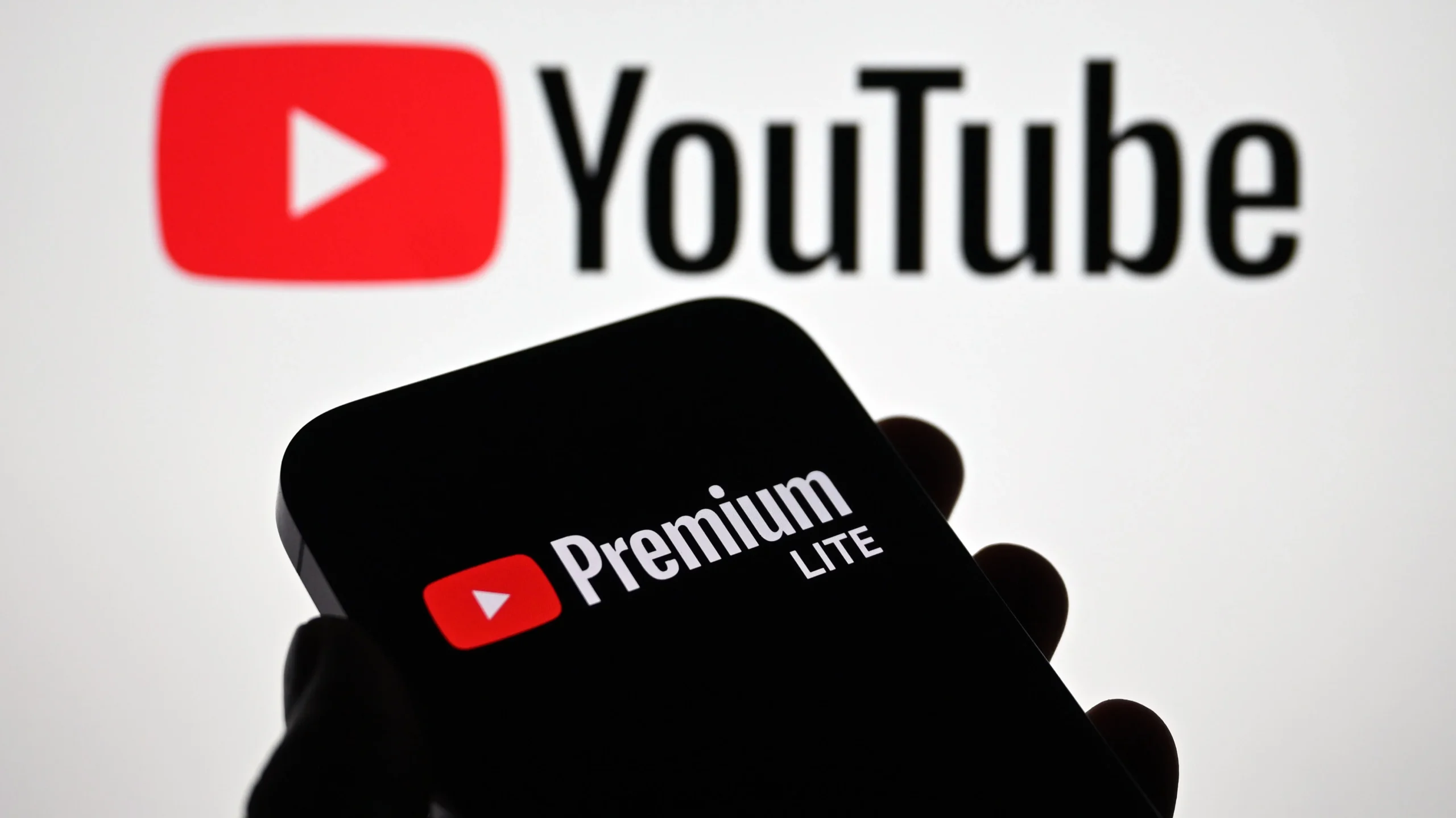 YouTube rilanson abonimin Premium Lite me dy  veçori të reja