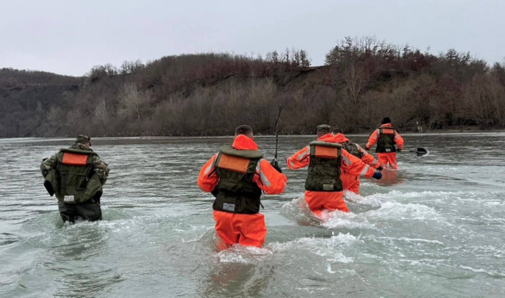 Vazhdojnë kërkimet për Jurgen Karaj në lumin Mat dhe liqenin e Ulzës, FSK përdor dron