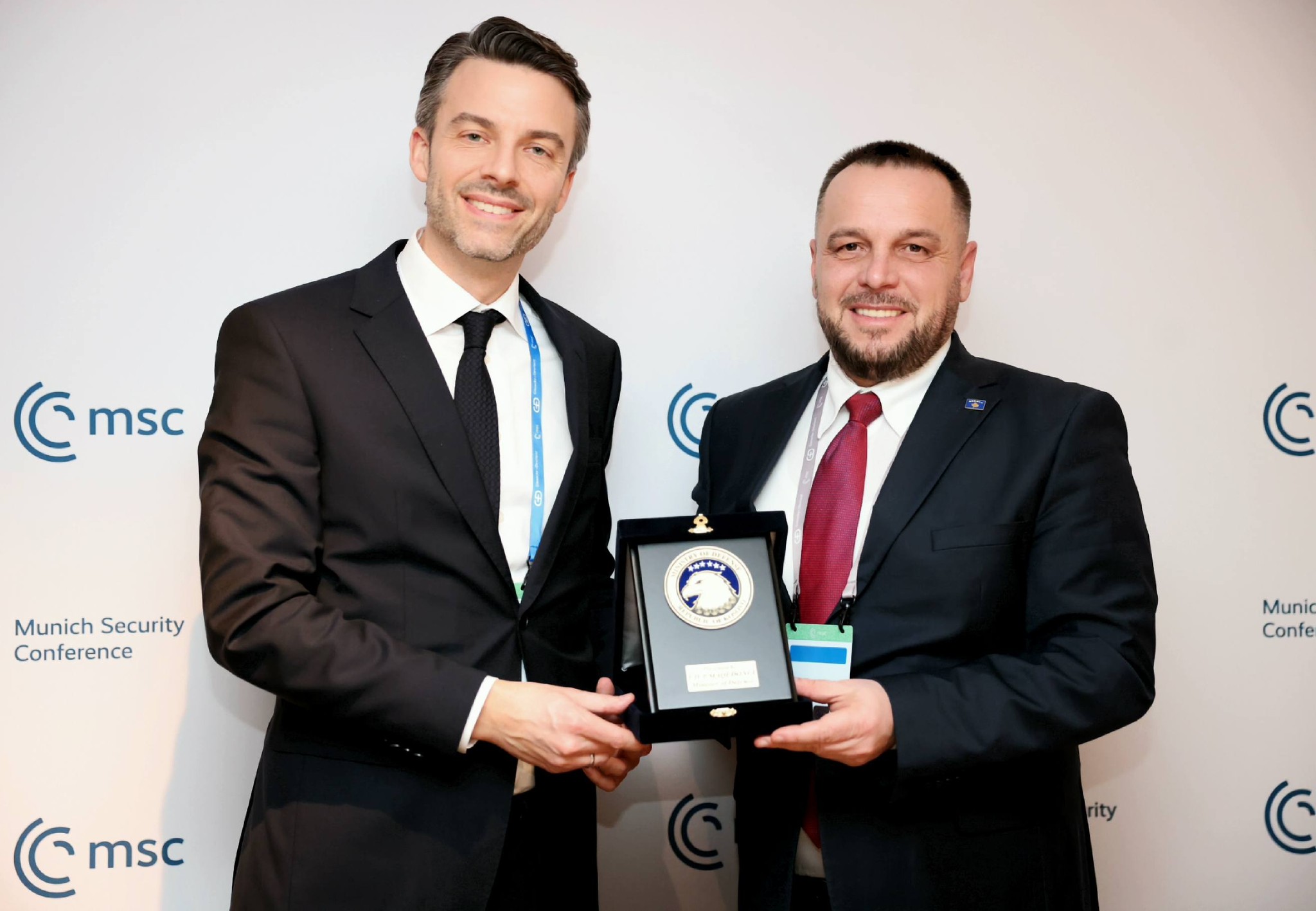 Maqedonci në Mynih takon drejtuesit e Mercedes-Benz, nënshkruhet kontratë trevjeçare për kamionë taktikë