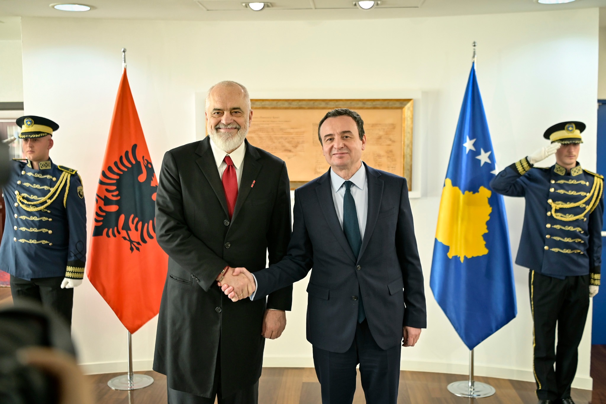 Thellimi i bashkëpunimit Kosovë-Shqipëri, në fokus të takimit Kurti-Rama