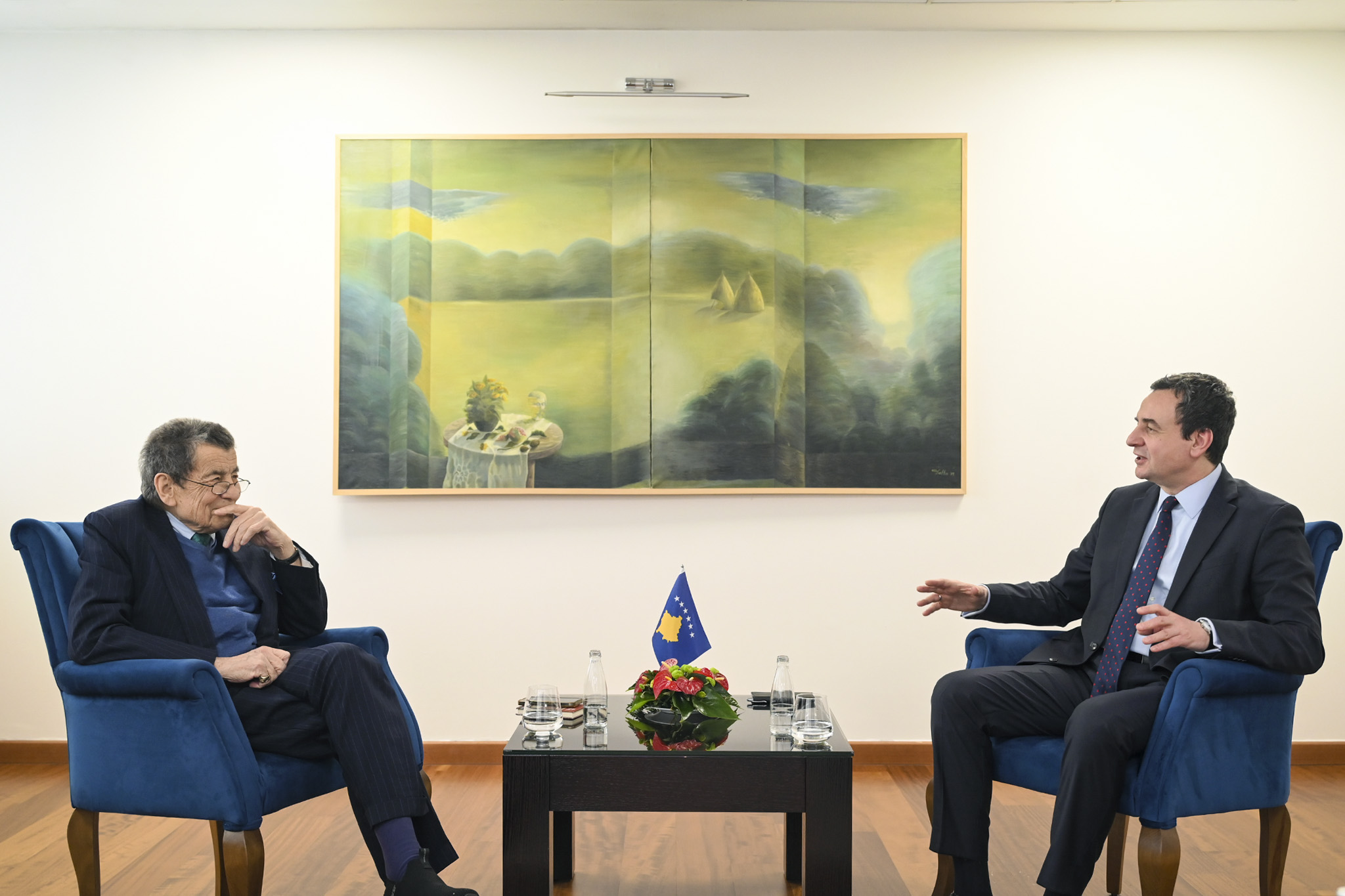 Kurti takon juristin ndërkombëtar Geoffrey Nice, flasin për Gjykatën Speciale