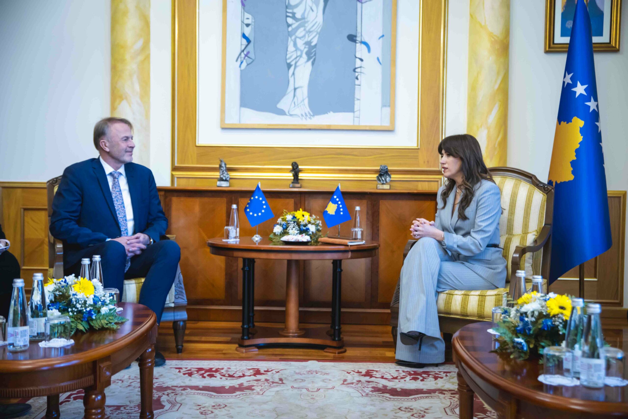 Haxhiu takohet me shefin e BE-së në Kosovë, Aivo Orav, diskutuan për zhvillimet aktuale politike