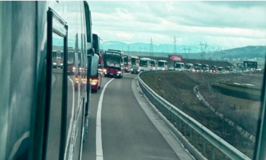 44 autobusë nga Ferizaj drejt Prishtinës për marshin në mbështetje të ish-krerëve të UÇK-së