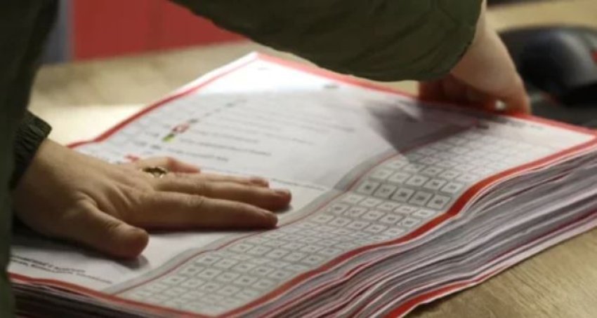 Hetime në Obiliq për dyshimet e manipulimeve me vota, disa persona intervistohen nga Policia