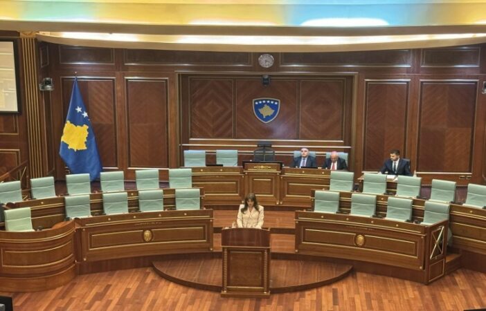 Haxhiu: Sot pritet të mbahet seanca për votimin e Qeverisë së re të Kosovës