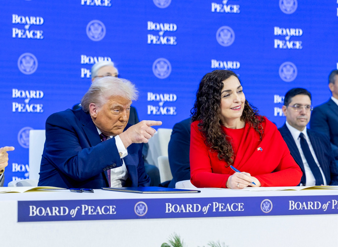 Osmani udhëton në SHBA me ftesë nga Trumpi për takimin inaugurues të Bordit të Paqes