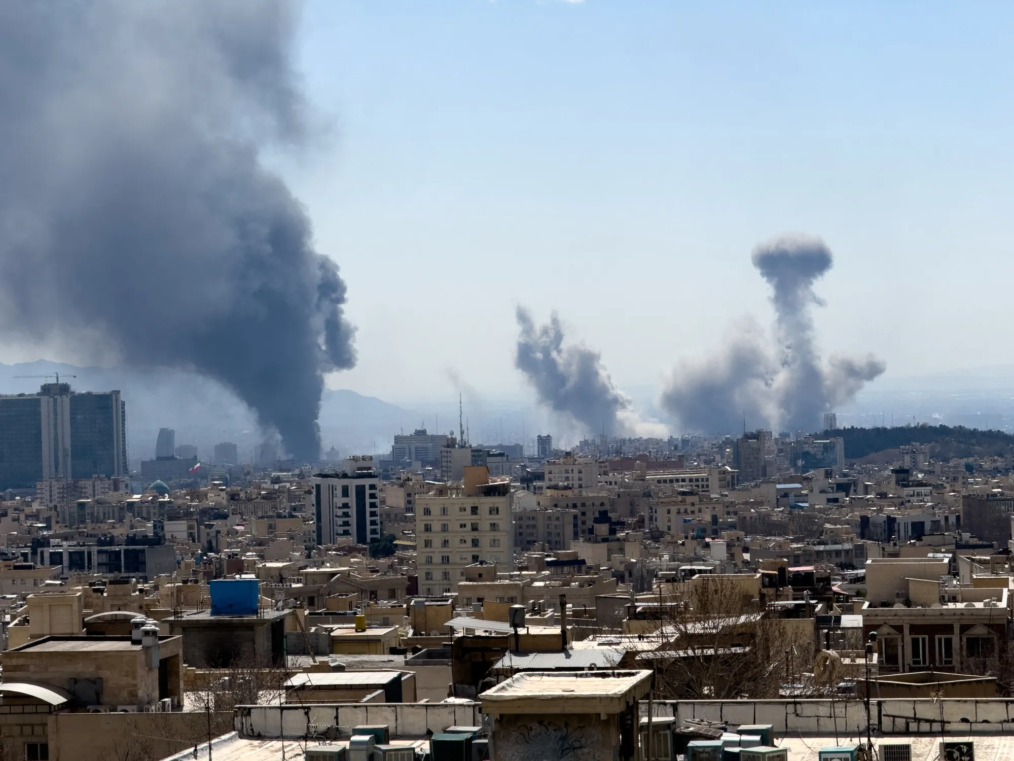 Zjarr pranë Konsullatës Amerikane në Dubai pas një sulmi me dron