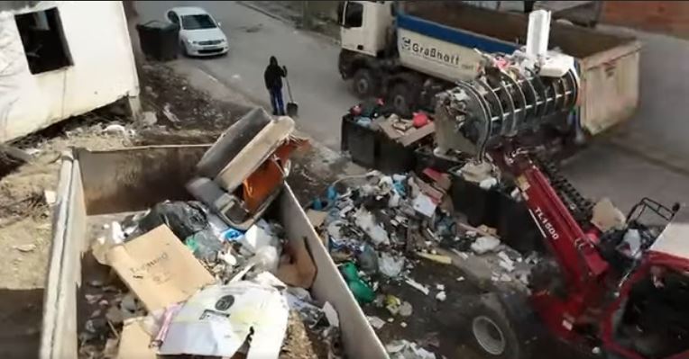 Pastrohet deponia ilegale në rrugën “Muharrem Fejza”, paralajmërohen kamera dhe gjoba për ndotësit