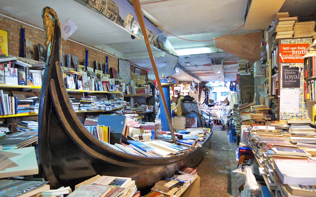 Libraria e veçantë në Venecia, sfidon edhe përmbytjet