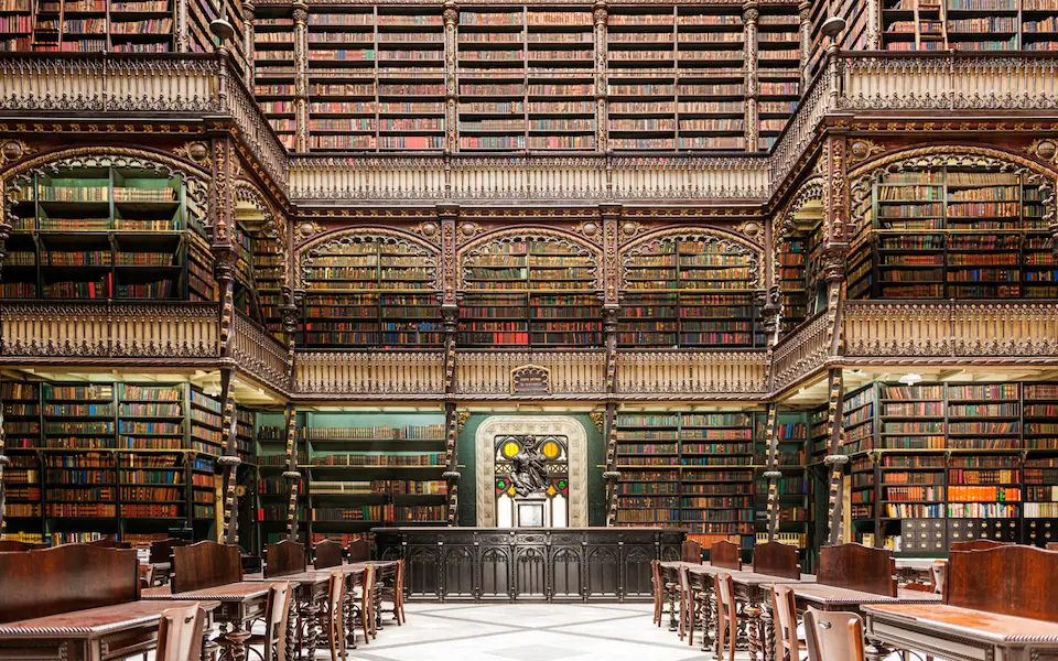 Dhjetë bibliotekat më të jashtëzakonshme në botë që ia vlen të vizitohen