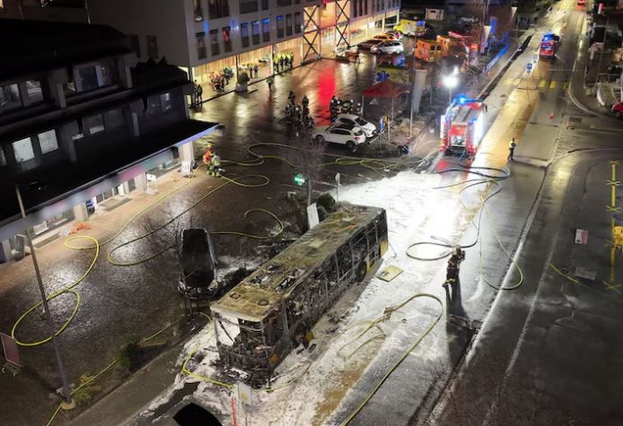 Ngjarja e rëndë në Zvicër, gjashtë të vdekur nga zjarri në një autobus, dyshohet për akt të qëllimshëm