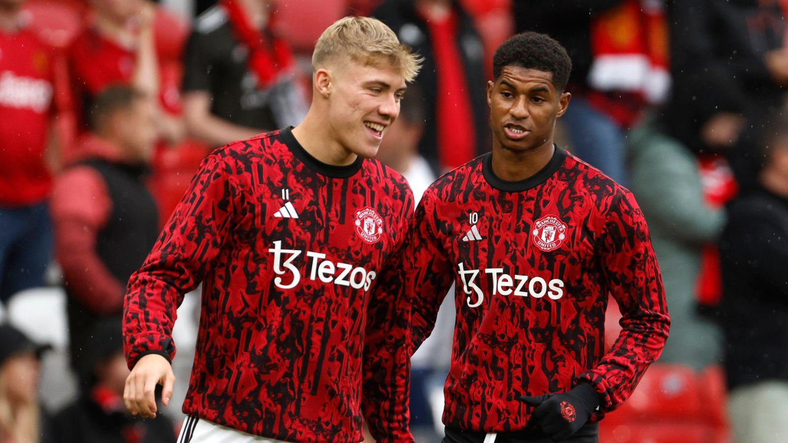 Manchester United pret deri në 80 milionë euro nga largimet e Hojlund dhe Rashford