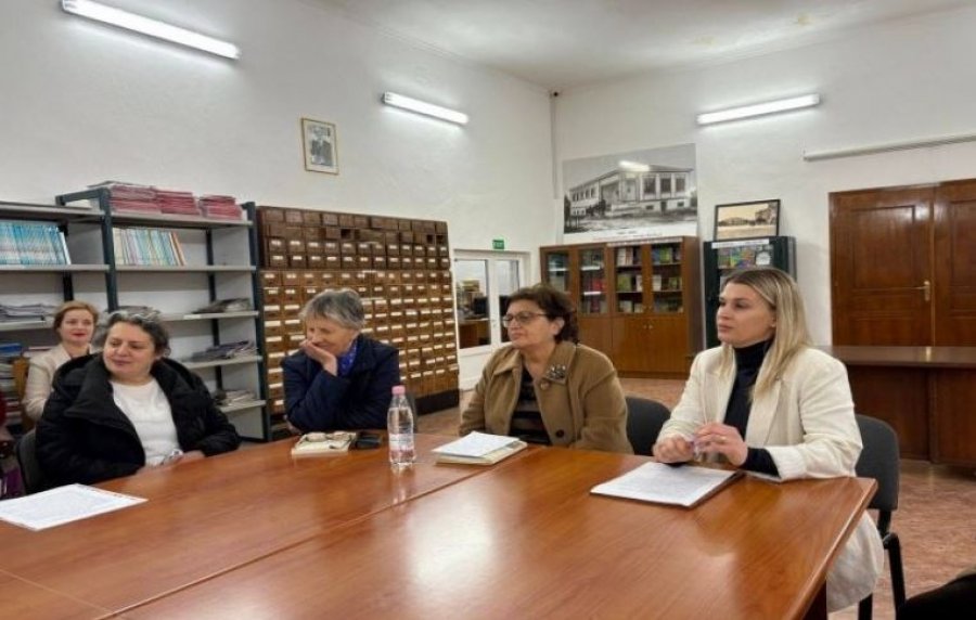 Në Elbasan promovohet libri për historinë e abetares dhe gjuhës shqipe ndër vite