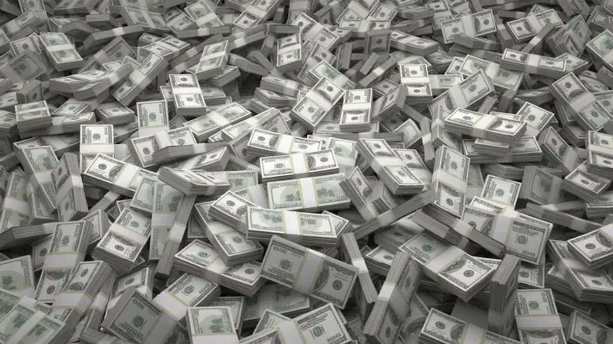 Shkoi për të blerë pulë, bleu edhe një biletë lotarie – doli se ishte fitues i 1 milion dollarëve