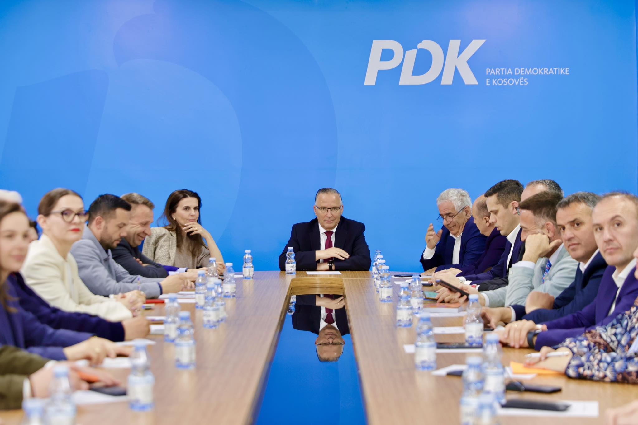 PDK – Kurtit: S’njeh tjetër logjikë, veç kapjes së pushteteve – prandaj s’i dhamë kënaqësinë që të luajë me emra