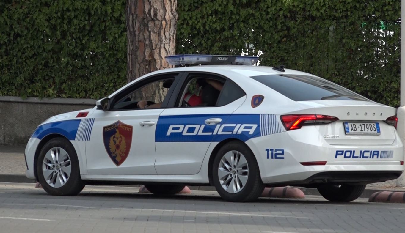 Vetëplagoset me armë pa leje dhe mashtron policinë, arrestohet 36-vjeçari në Tiranë