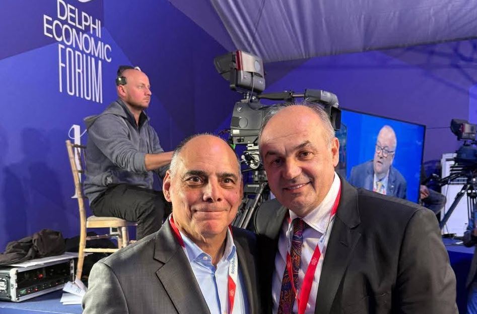 Enver Hoxhaj për deklaratat e Carafanos: Sinjal alarmi për Kosovën