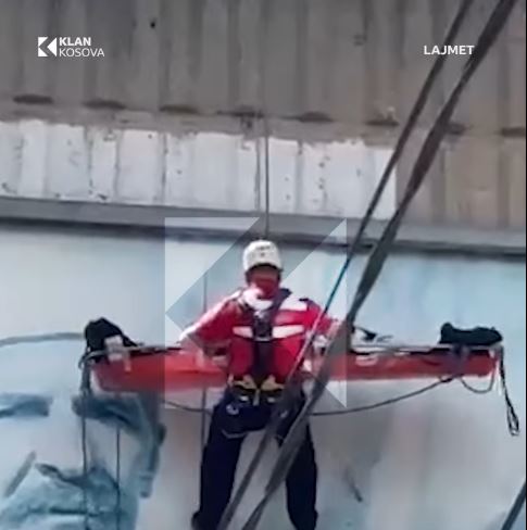 Dita Ndërkombëtare e Zjarrfikësve: Demonstrime të fikjes së zjarrit e shpëtimit në Mitrovicë (VIDEO)
