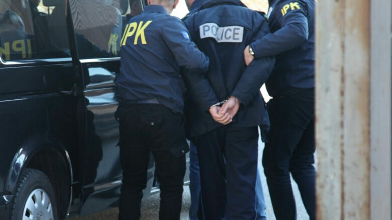 Këta janë tre policët e ndaluar për veprimtari kriminale, zyrtari Vlonjat Behrami lirohet