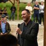 Konjufca përqeshi ish-presidenten Osmani me termin “frizerkë”, tash tenton të arsyetohet