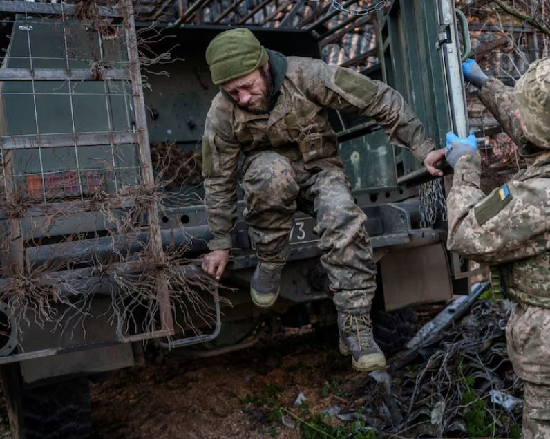 Luftimet arrijnë në periferi të Kostiantynivkës, një bastion ukrainas